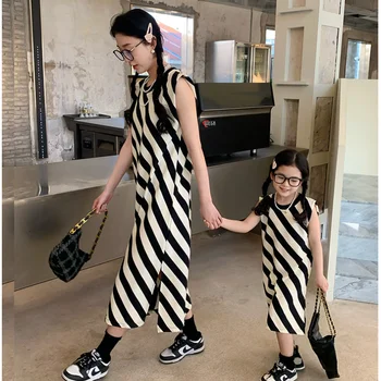 Един и същ дрехи за майка и дъщеря, Ново лятно 2023 Шарени Ежедневното Просто модно хубава рокля без ръкави за момичета
