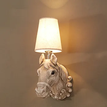 Ретро стенен лампа от смола с главата на кон в Европейски Стил, Творчески Бар, Ресторант, Коридор, Стълбище, Спалня, нощни монтиран на стената лампа